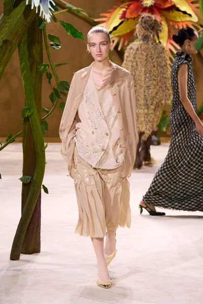 Look 25